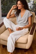 Holland V Neck Sweatshirt - Image 5